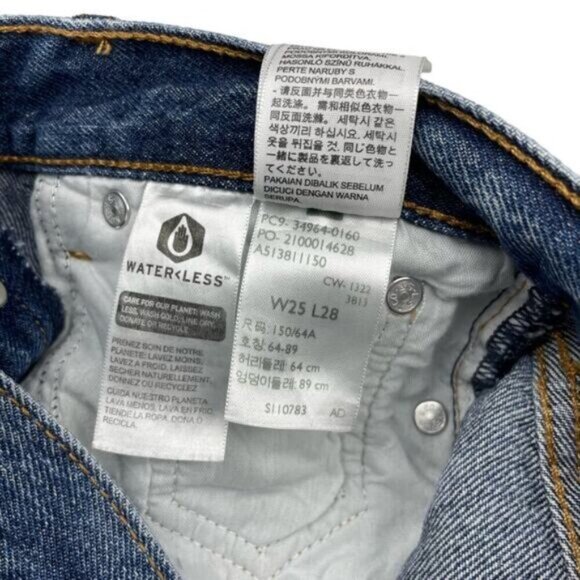 NWT LEVIS Premium Wedgie Straight Jean Sz 25 Frayed Cut Off Hem Destructed - Picture 6 of 9